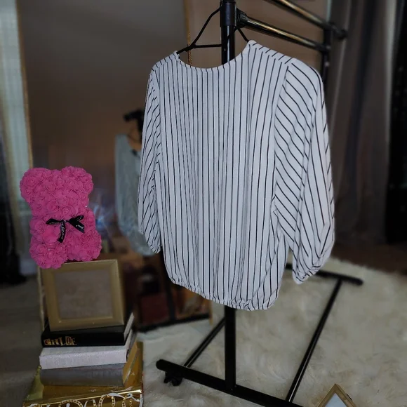 *NEW* My Emblem Contemporary Pinstriped Top Black White  - Picture 4 of 5